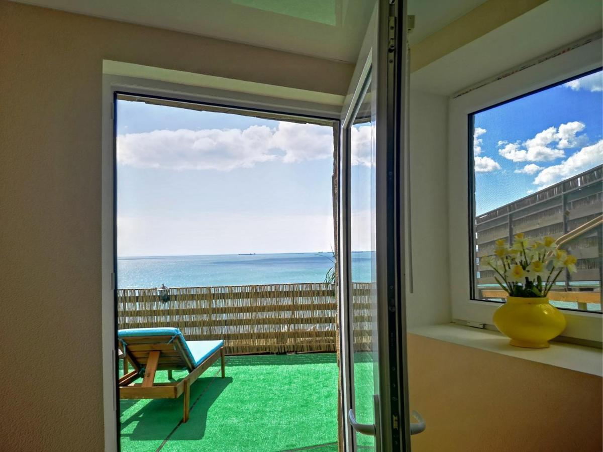 Sea View Apartments Odessa Esterno foto