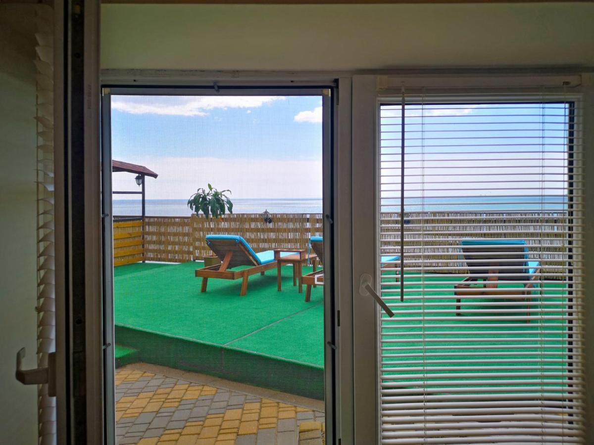 Sea View Apartments Odessa Esterno foto